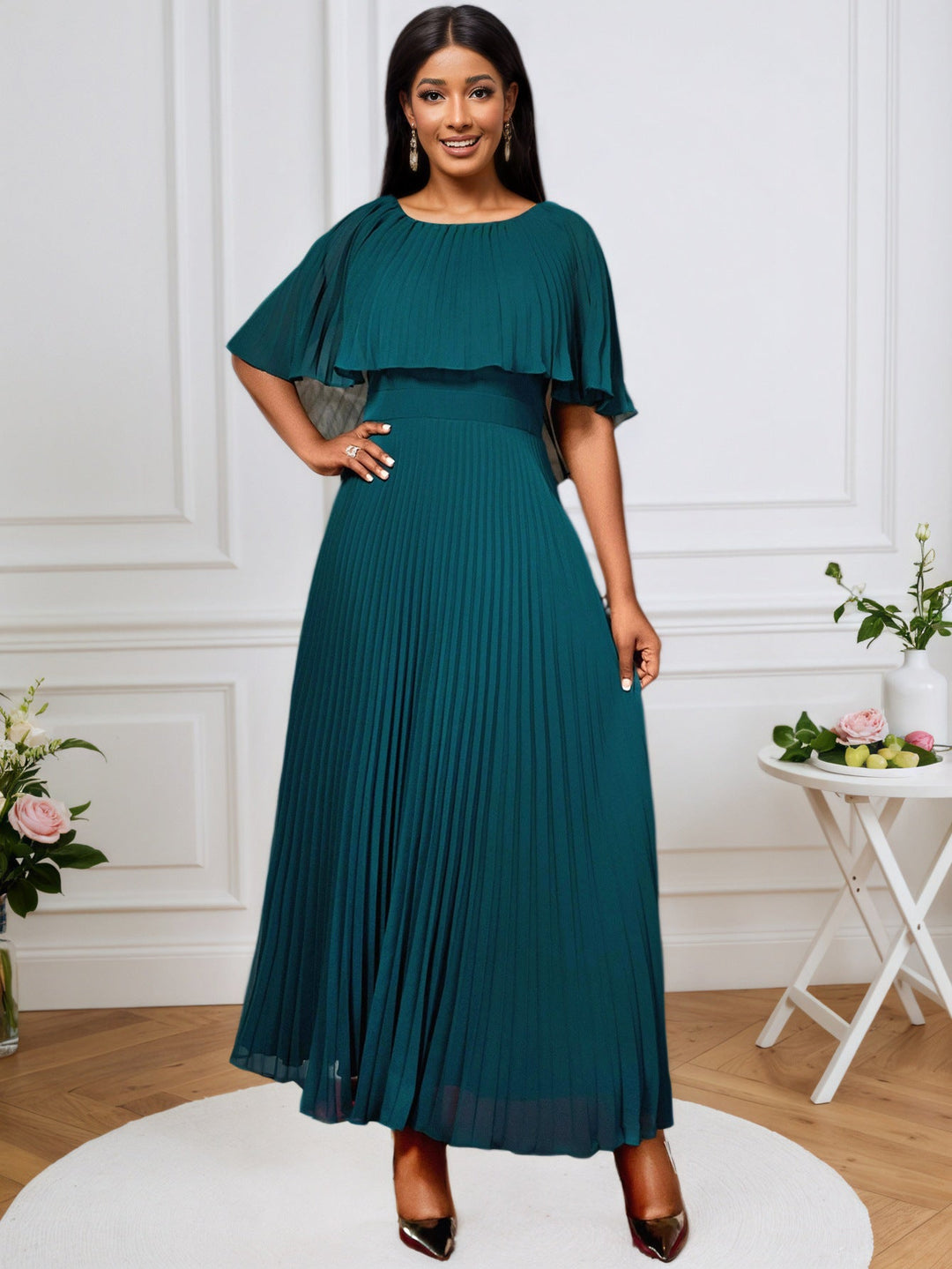 Damen Partykleid: Elegantes Plissee Maxikleid in Schwarzgrün mit fließenden Ärmeln. Ideal für besondere Feste.