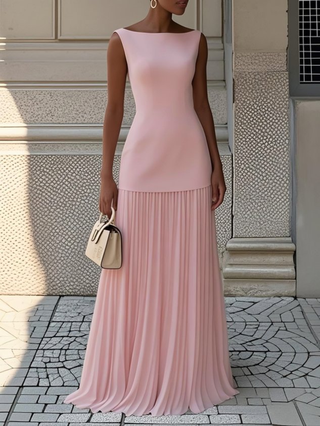 Detailansicht: Plissiertes Maxikleid für Damen, betont die fließende Eleganz des Stoffes.
