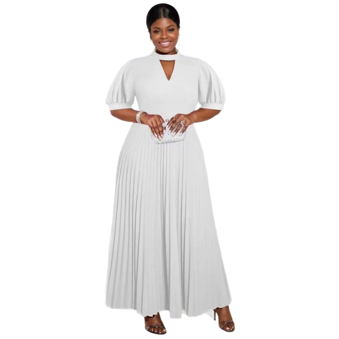 Elegantes weißes Damen Maxikleid, plissiertes Partykleid mit Schlüsselausschnitt und langen Puffärmeln.