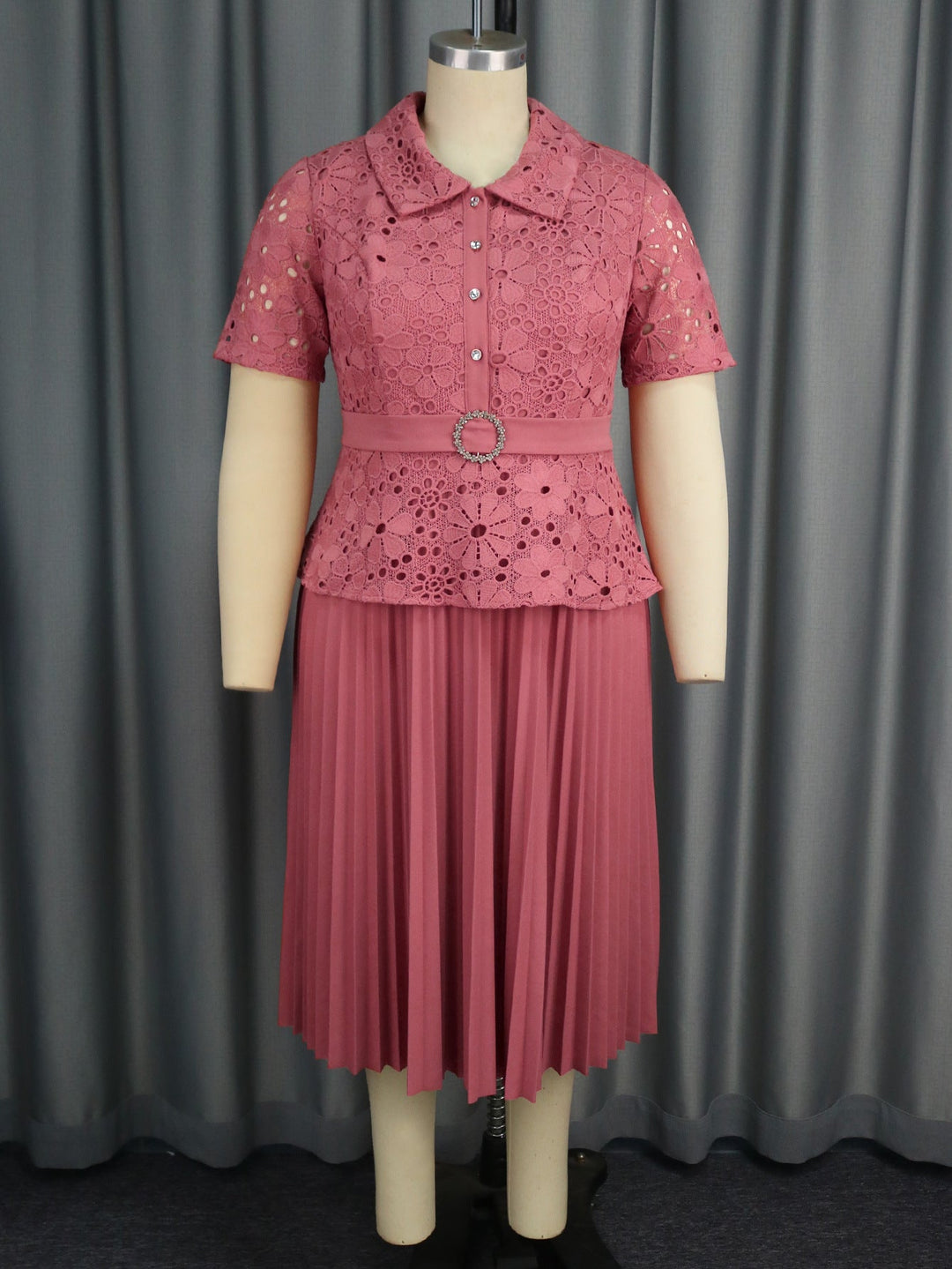 Luftiges Damen Freizeitkleid mit eleganter Blumenstickerei, ideal als ärmelloses Sommerkleid im Vintage-Look.