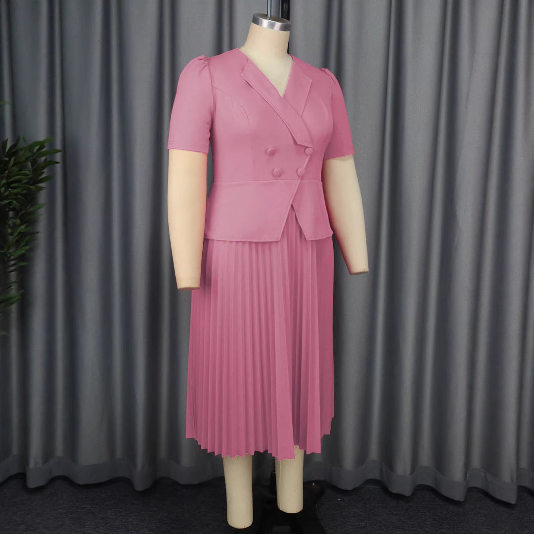 Modernes, elegantes rosa Blazerkleid mit stilvollem Plisseerock für Damen. Ideal für Business & Feste.