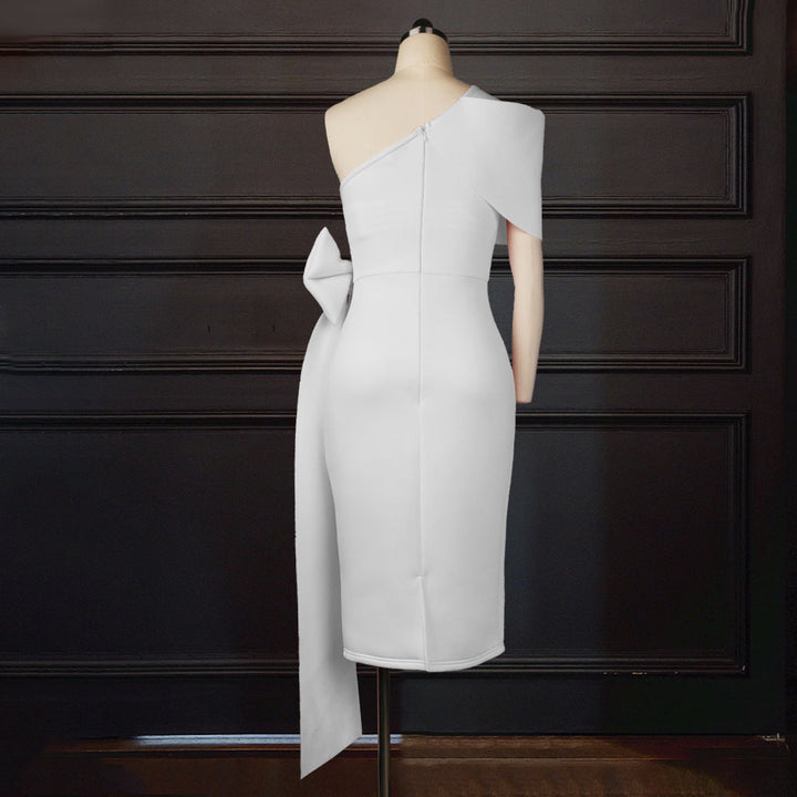 Festliches rosa Damen Wickelkleid, asymmetrisch geschnitten, mit stilvoller Schleife, ideal für Abende und Feiern.