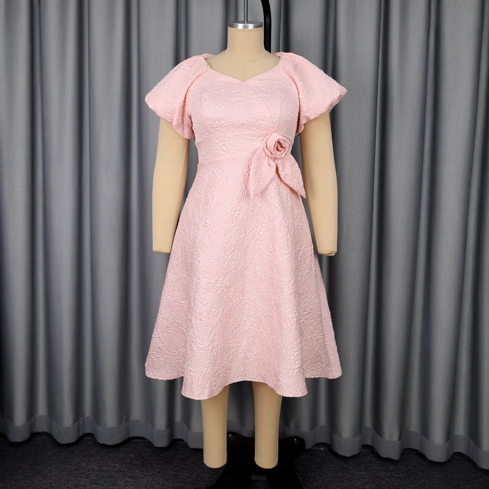 Modisches Abendkleid in Rosa mit Statement-Puffärmeln und zarter Schleife; perfekt für Parties & Events.