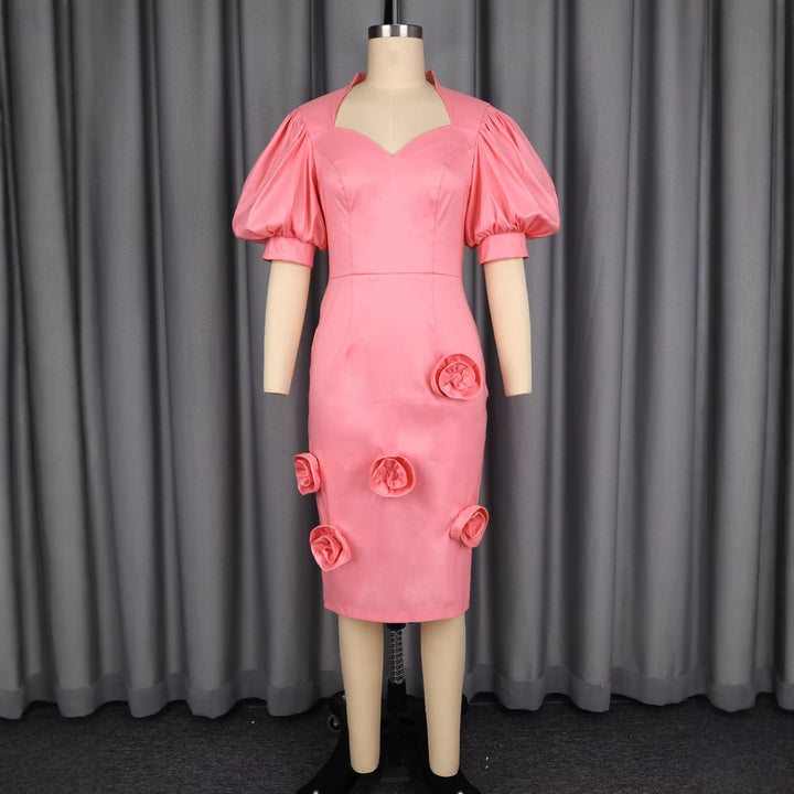 Festliches Partykleid für Damen in Rosa, mit auffälligen Puffärmeln und femininen floralen Details.