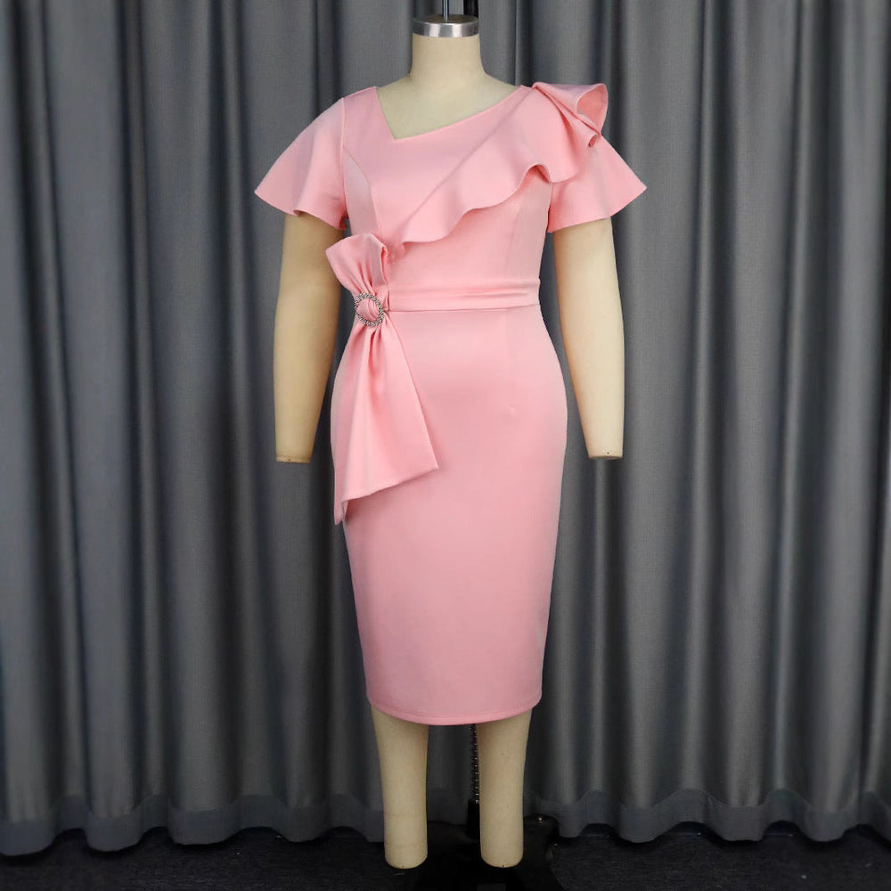 Tailliertes rosafarbenes Rüschenkleid für Damen, perfekt für Hochzeitsgäste und festliche Partys.