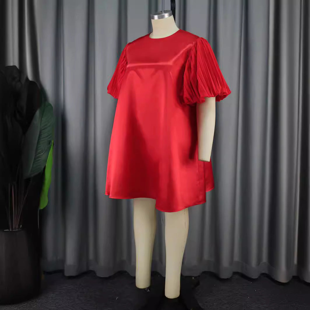 Glamouröses rotes Partykleid für Damen mit Rüschen. Langes, elegantes Abendkleid für festliche Events.