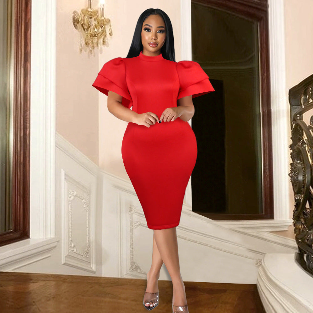 Elegantes rotes Damen Bodycon Kleid mit voluminösen Rüschenärmeln, perfekt für festliche Anlässe und Abende.