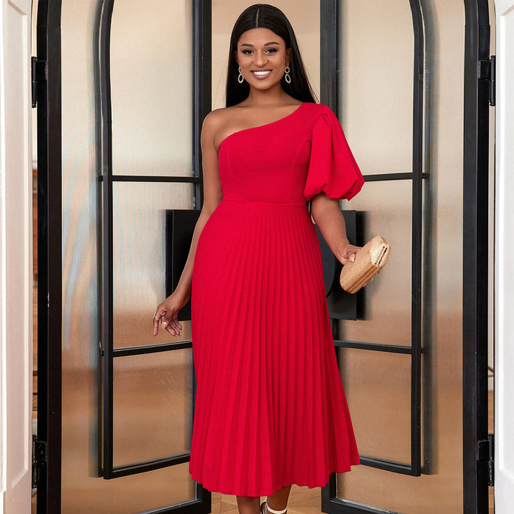 Elegantes rotes Damen Faltenkleid asymmetrisch, perfekt für Abend und Party mit stilvollen Details.