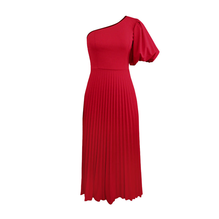 Rotes asymmetrisches Damenkleid mit stilvollen Falten, ideal als Abend- oder festliches Partykleid.
