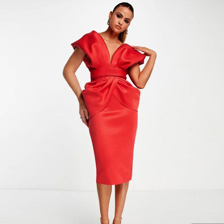 Elegantes rotes Damen Wickelkleid mit V-Ausschnitt & figurbetonter Passform für festliche Anlässe.