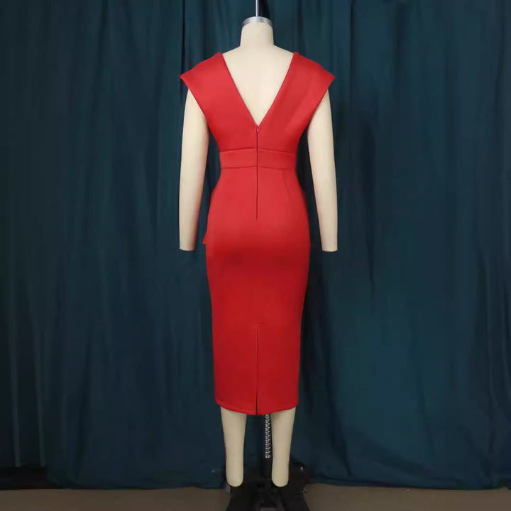 Schickes rotes Wickelkleid für Damen mit tiefem V-Ausschnitt. Figurbetont, bequem und vielseitig kombinierbar.