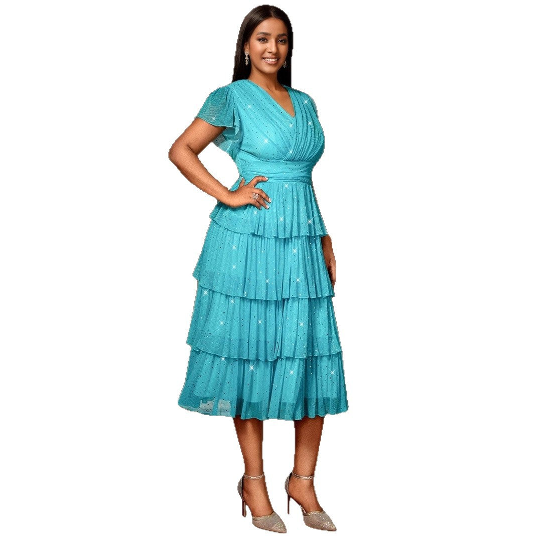 Schimmerndes Damen Festkleid mit eleganten Rüschen & V-Ausschnitt, ideal als Abend- oder Partykleid.