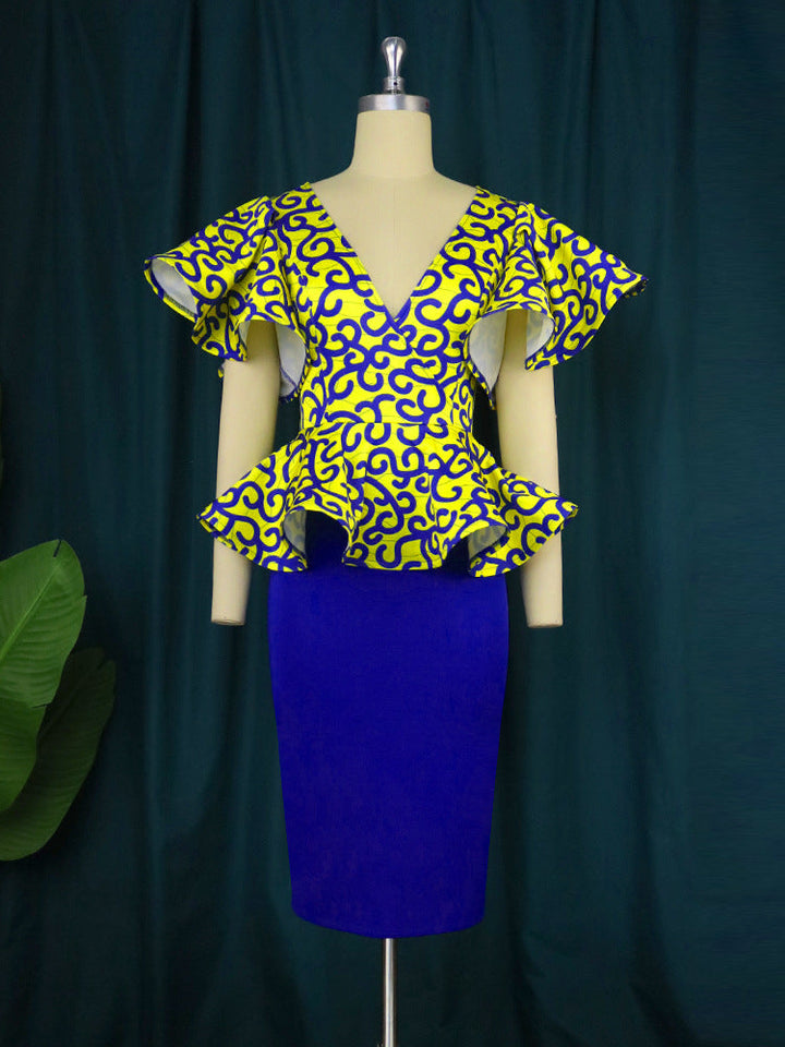 Feminines blaues schulterfreies Damen Peplum-Oberteil mit verspieltem Blumenmuster für eine elegante Silhouette.