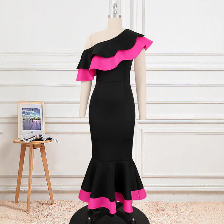Modisches schulterfreies Wickelkleid für Damen mit Rüschensaum, figurbetont und schmeichelhaft für Sommerpartys.
