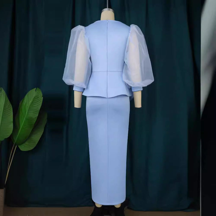 Glamouröses schwarzes Damen-Abendkleid, mit Perlen bestickt und voluminösen Tüllärmeln. Optimal für Hochzeiten.