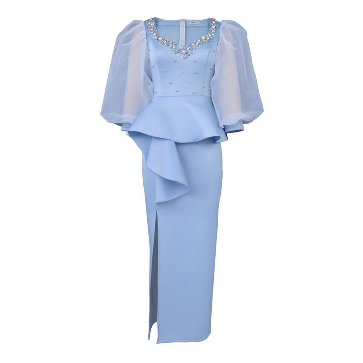 Elegantes festliches Damenkleid in Schwarz mit Perlen, luxuriösen Tüllärmeln und figurbetonter Passform.
