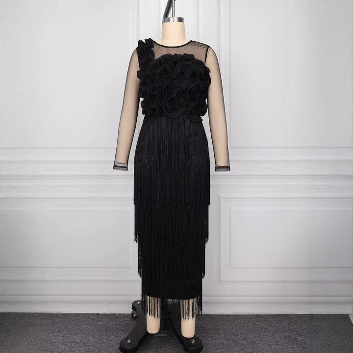 Stilvolles Damen Rüschen-Fransenkleid in Schwarz, mit eleganten transparenten Ärmeln und voluminösen Details.