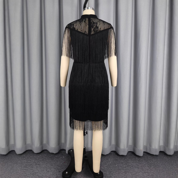 Exklusives Damen Festkleid schwarz, mit detaillierter Spitze & trendigen Fransen, perfekt für Gala & Events.