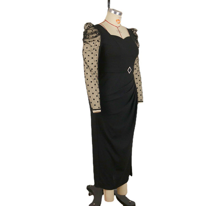 Festliches Damen Midi-Kleid, schwarz, mit eleganten Puffärmeln und V-Ausschnitt. Ein Blickfang für Damenmode.