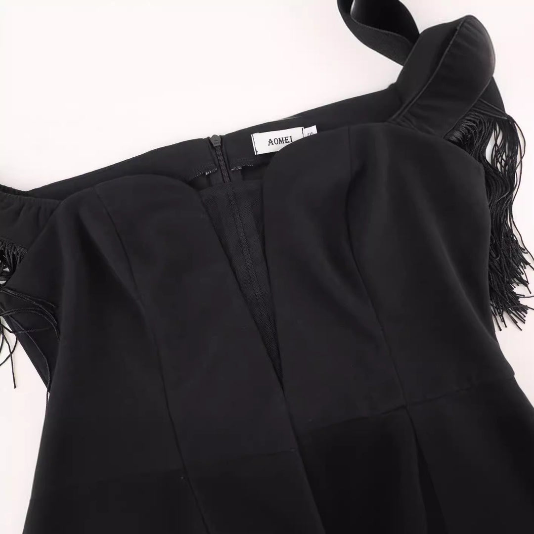 Damen Abendkleid mit faszinierenden Fransenärmeln, schulterfrei und elegant. Ein Statement für jede Party.