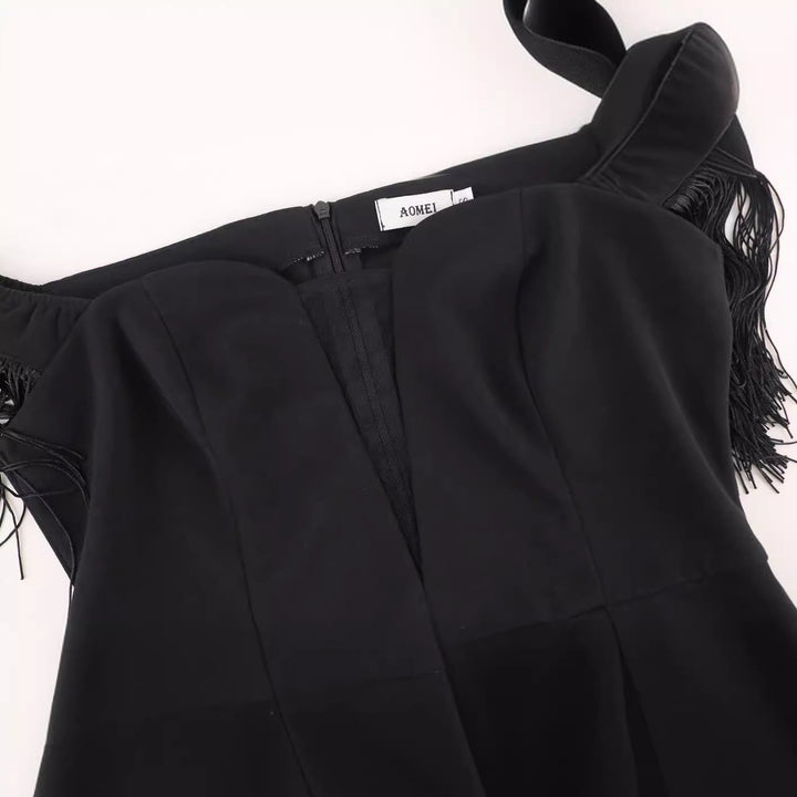 Damen Abendkleid mit faszinierenden Fransenärmeln, schulterfrei und elegant. Ein Statement für jede Party.