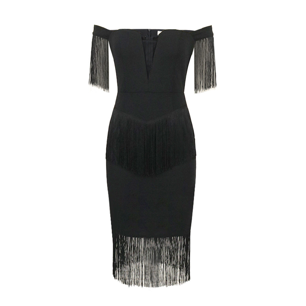 Modisches schwarzes Damen Off-Shoulder Kleid mit eleganten Fransenärmeln. Perfekt als Abend- oder Partykleid.