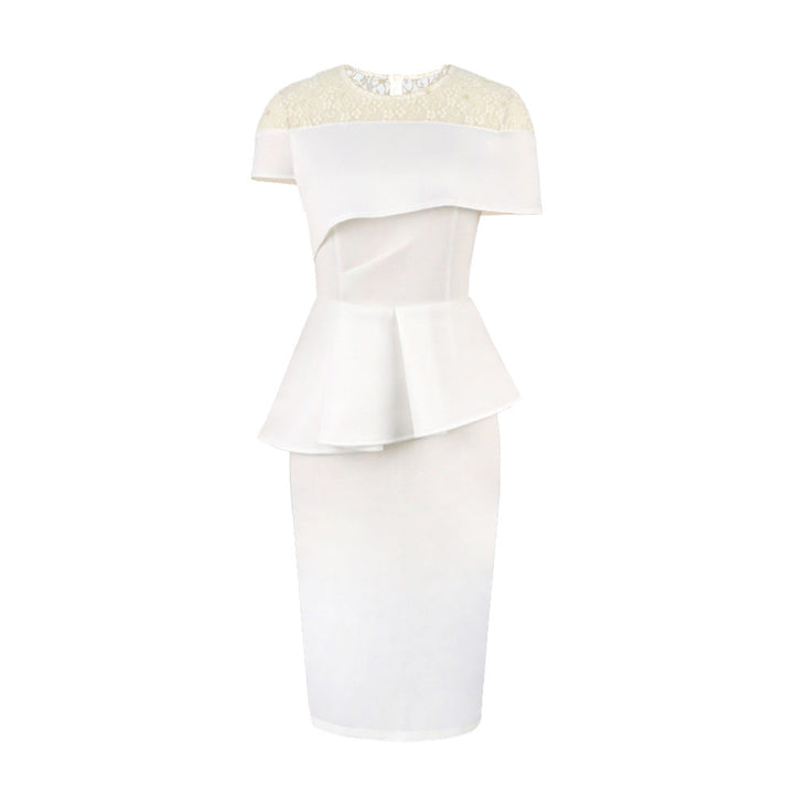Festliches schwarzes Damen Spitzenkleid mit Peplum-Schnitt, das Eleganz und Modernität für Abendveranstaltungen vereint.