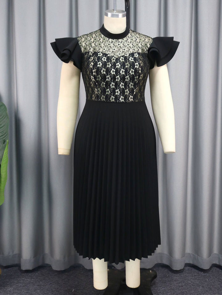 Schwarzes Plisseekleid für Damen mit Blumen-Spitzenoberteil, elegant und festlich, ideal für besondere Anlässe.