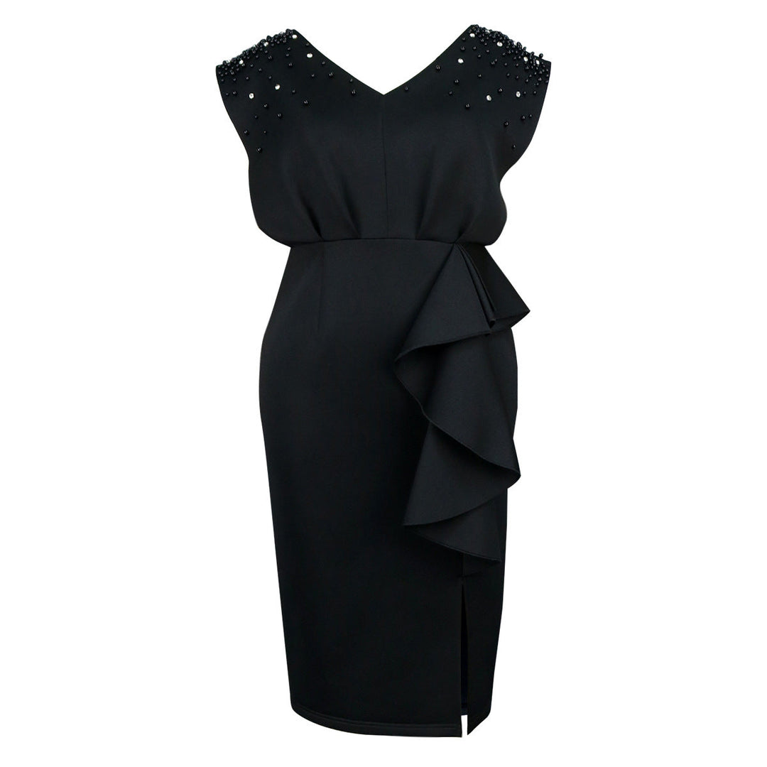 Schickes schwarzes Damenkleid mit V-Ausschnitt, Perlenverzierung & einzigartigem asymmetrischen Rüschensaum für Feste.