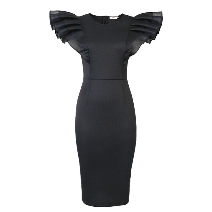 Modisches Damenkleid mit Raffungen und Rüschen, schwarz, elegant und passend für jede Feier.