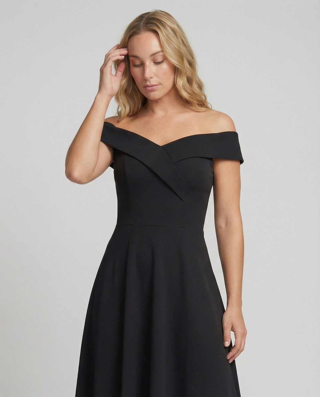 Damen Maxikleid, elegant & lang, mit Off-Shoulder-Schnitt, ideal für festliche Anlässe und Abendmode.