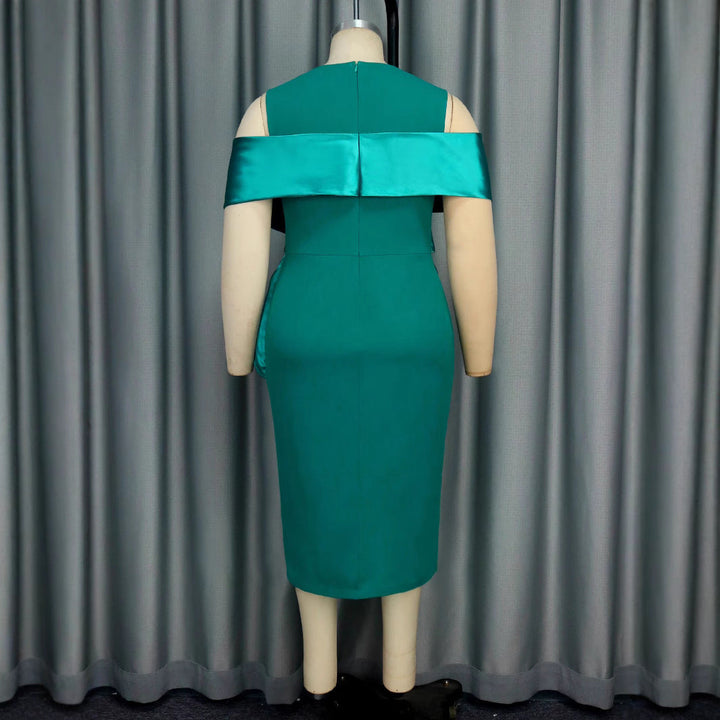 Stilvolles Damen Wickelkleid in Türkis, elegant mit asymmetrischem Saum, perfekt als Party- oder Abendkleid.