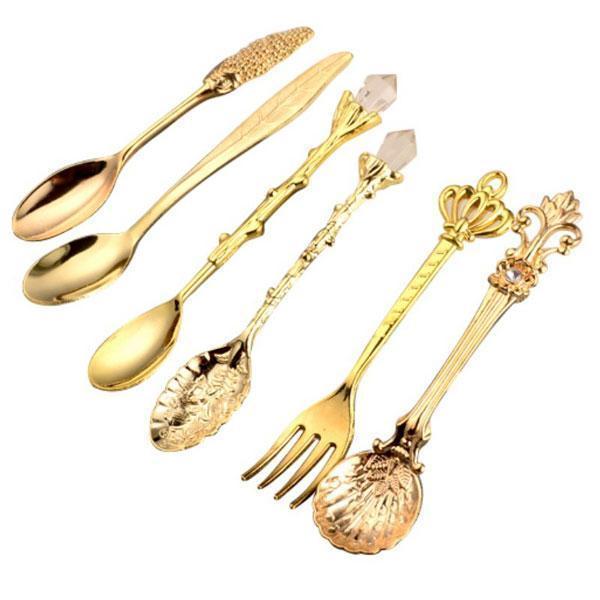 Elegantes Vintage Dessertlöffel-Set aus Edelstahl, perfekt für stilvolle Tafeln und süße Kreationen.