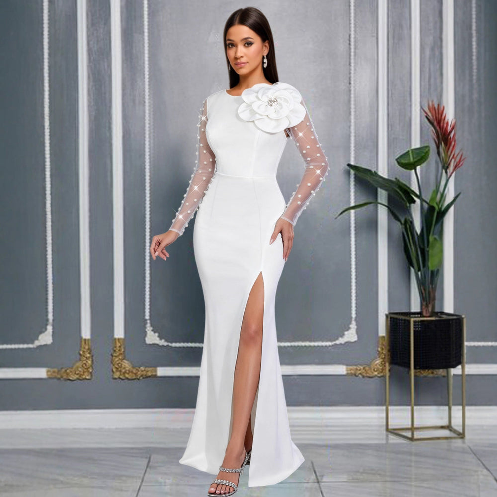 Glamouröses weißes Partykleid für Damen, mit stilvollen transparenten Puffärmeln & Beinschlitz. Festliche Abendmode.