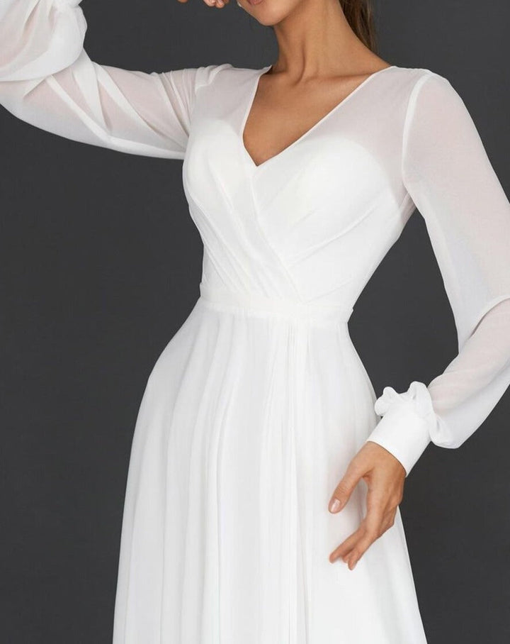 Elegantes weißes Damen Flatterkleid mit V-Ausschnitt und langen Ärmeln, perfekt für festliche Anlässe.