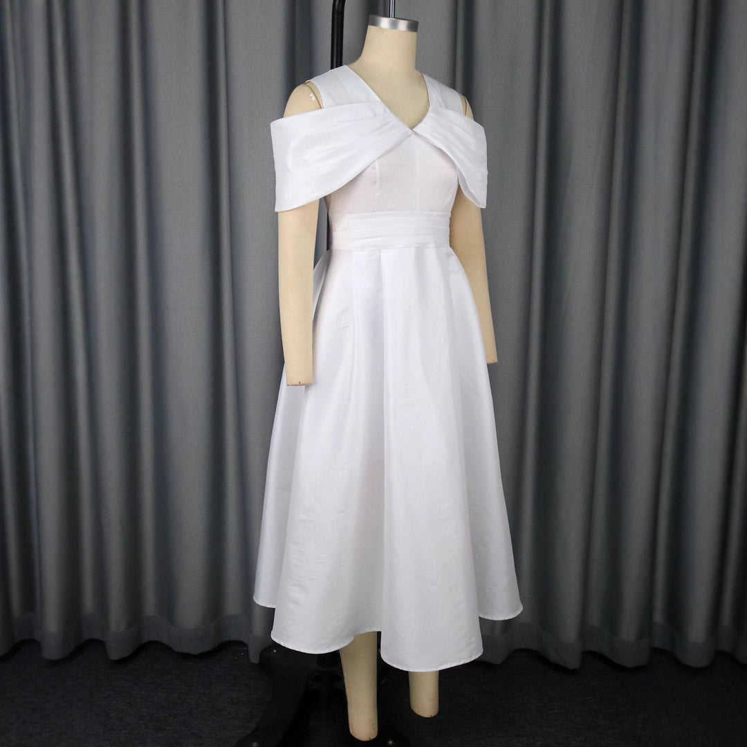 Modernes Damen Midi-Kleid: Weiß mit voluminösem Oberteil und raffinierter Drapierung, ideal für stilvolle Auftritte.
