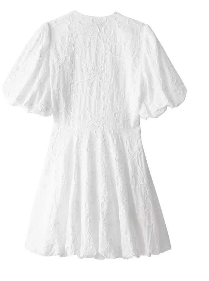 Vielseitiges weißes Sommerkleid mit Rüschen für Damen – elegant & bequem für jeden Tag.