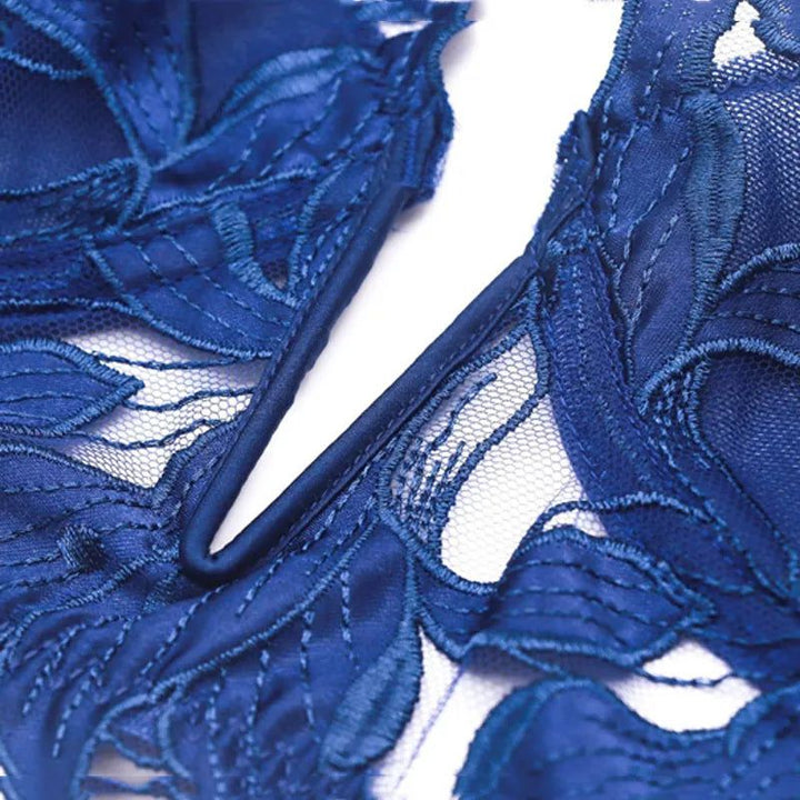 Stilvolles blaues Spitzen-Lingerie-Set für Frauen; luxuriöse und komfortable Unterwäsche im französischen Stil.
