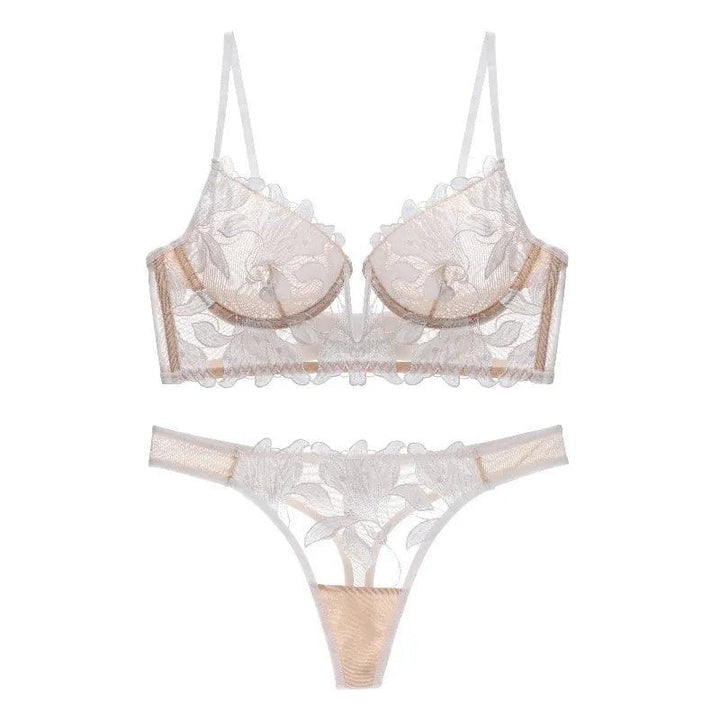 Luxuriöses schwarzes Damen Dessous Set mit floraler Spitze; verführerische Unterwäsche für besondere Anlässe.