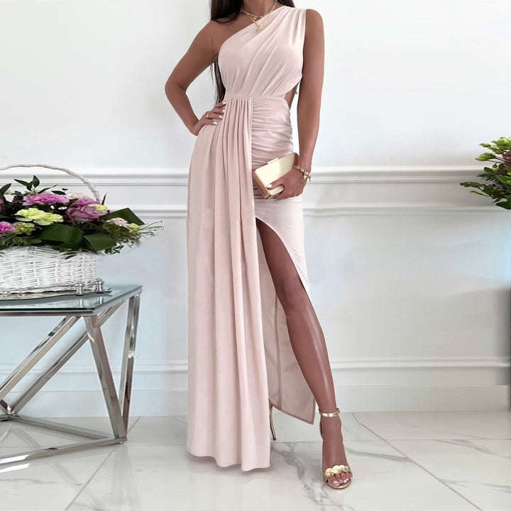 Grünes Sommerkleid für Frauen. Zeitlos elegantes Damenkleid, ideal für festliche Anlässe und Abendmode.
