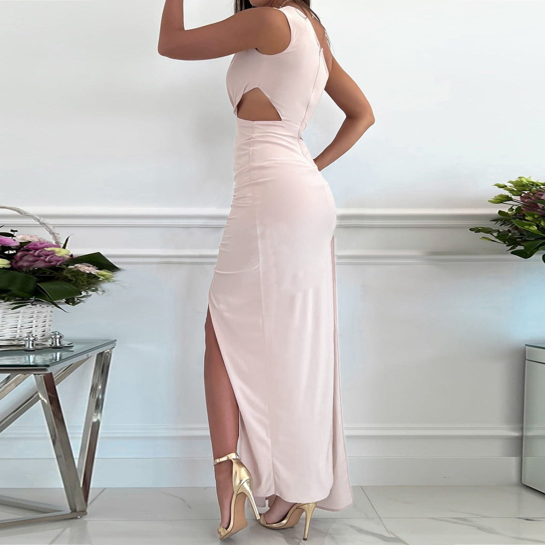 Sophistiziertes grünes Abendkleid. Elegantes Damen Sommerkleid, perfekt für festliche Anlässe und besondere Frauenmode.