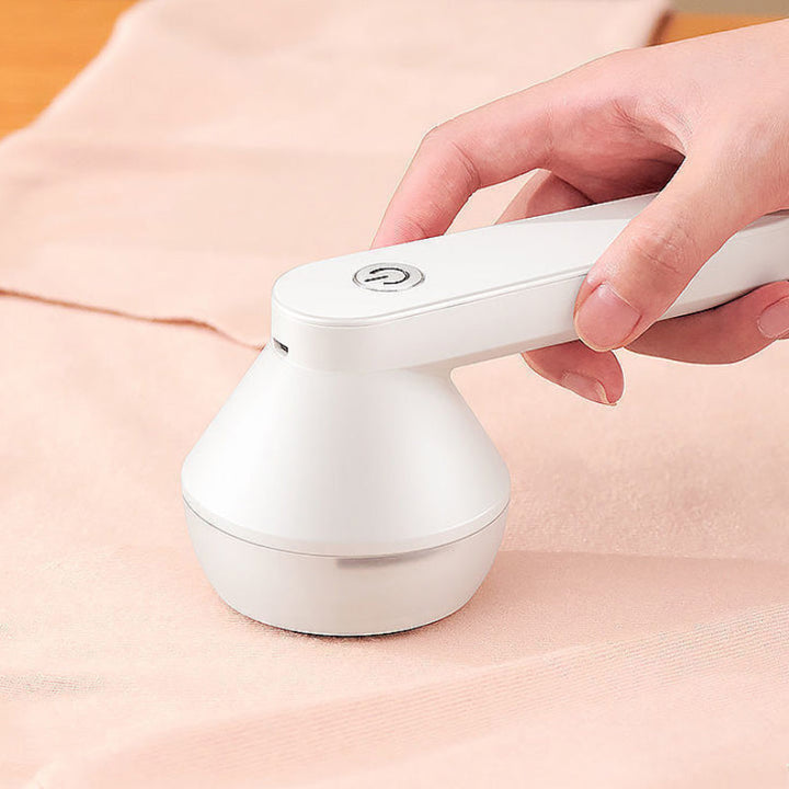 Effizienter Fusselentferner für schnelle, gründliche Textil- und Kleiderpflege, usb-wiederaufladbar.