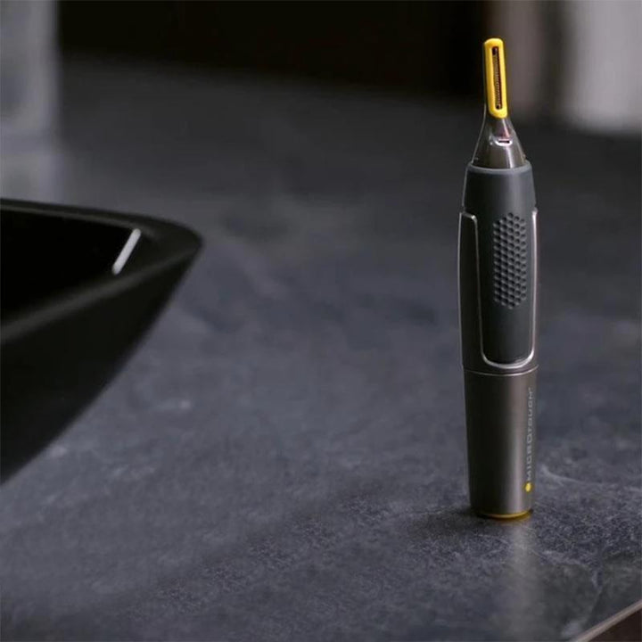 Elektrischer Detailrasierer für Herren: Bartpflege, Augenbrauen & Nasenhaartrimmer, präzises Grooming.