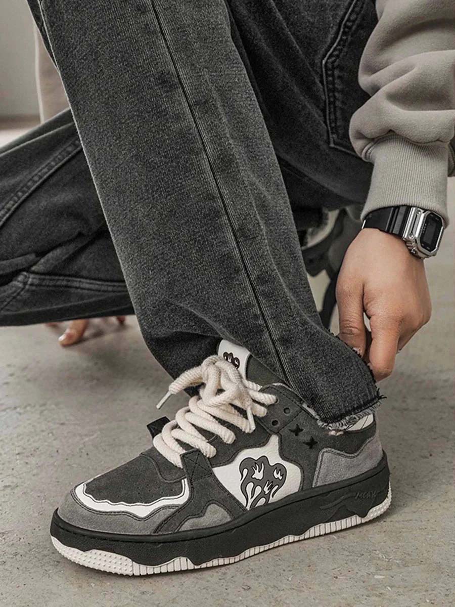 Nahaufnahme: Elian Vintage Herren Skateschuh, graues Obermaterial. Bequeme Retro Sneaker Sohle für besten Halt.