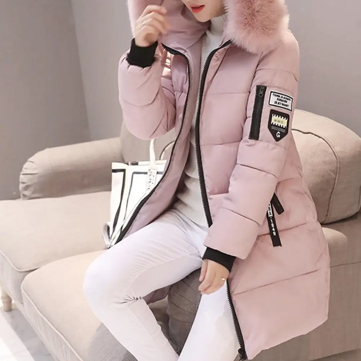 Frontansicht Elinora Damen Winterjacke, elegant & casual, mit praktischem Reißverschluss.