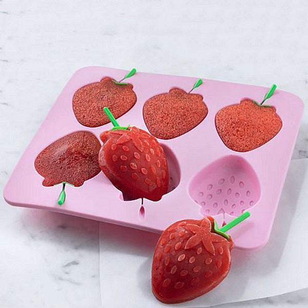 Erdbeer Silikon Eisform für hausgemachtes Eis am Stiel; perfekt für DIY Sommer Leckereien & gesunde Snacks.