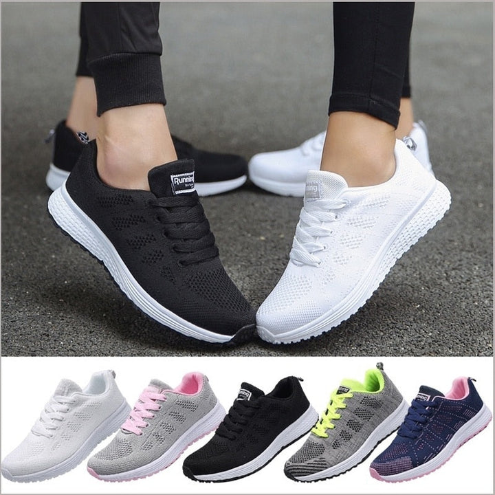 Detailaufnahme des atmungsaktiven Obermaterials; sportliche Damen Sneaker, leicht und bequem.