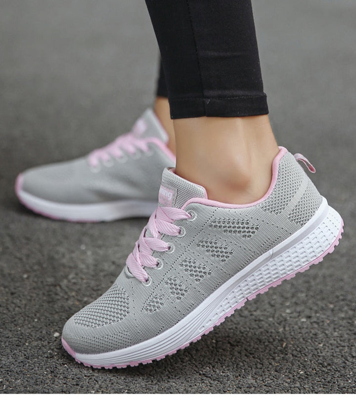 Vielseitige Damen Komfortschuhe; ergonomisch designt, als sportliche Sneaker oder Freizeitschuhe tragbar.