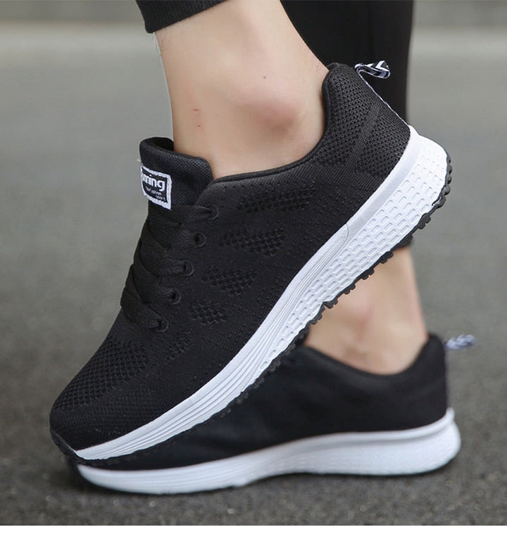 Flexible Damen Komfortschuhe; passen sich dem Fuß an, bieten optimale Unterstützung für sportliche Aktivitäten.