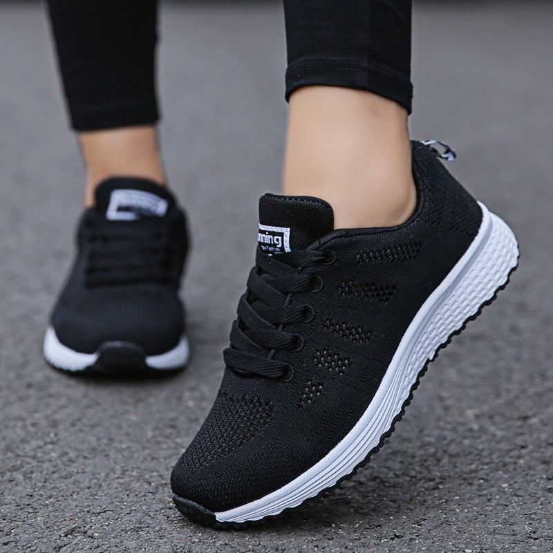 Sportliche Damen Alltagsschuhe; bequeme Sneaker mit ergonomischer Fußunterstützung für langen Tragekomfort.